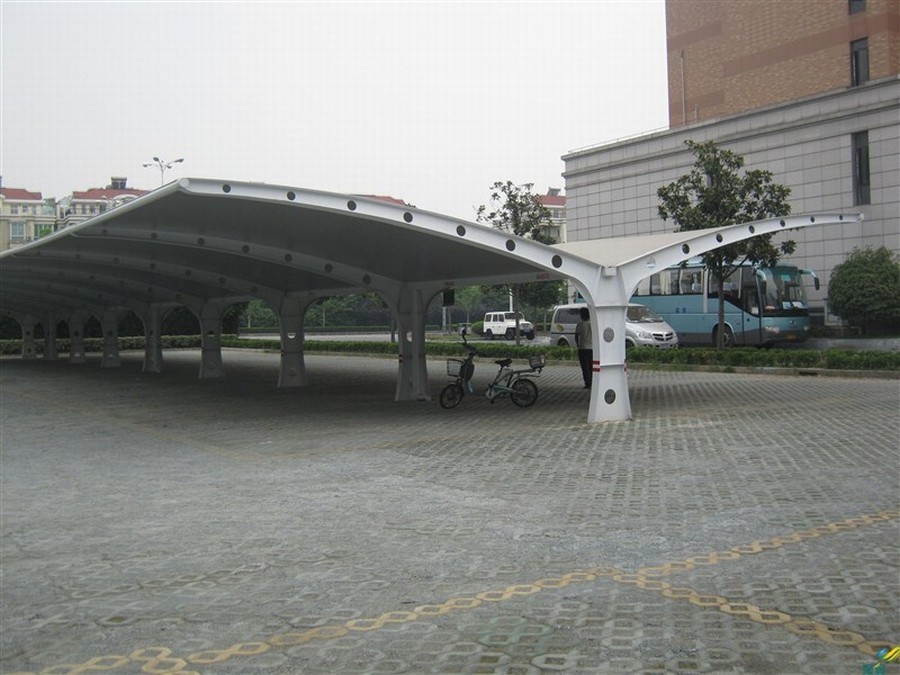 膜結構車棚